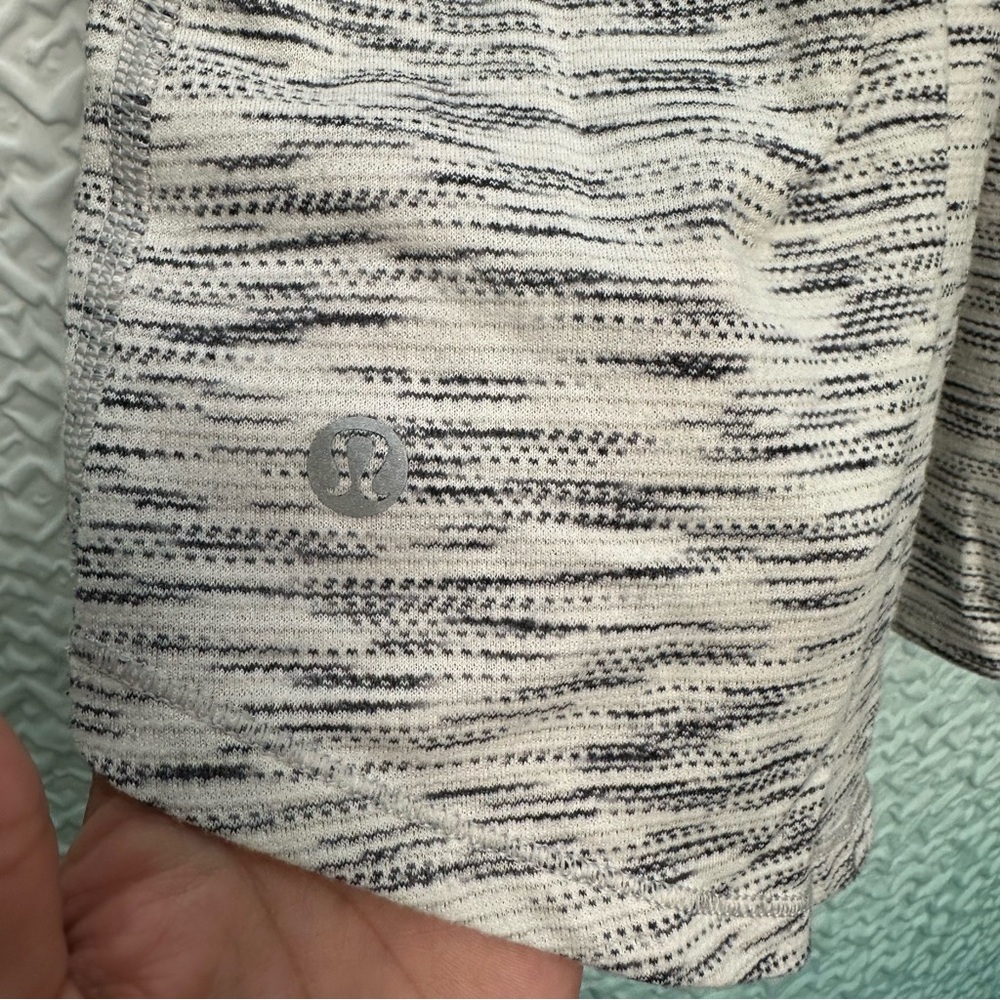 Lululemon Athletica Gray and White Sleeveless Tank Top Size M - Picture 3 of 4